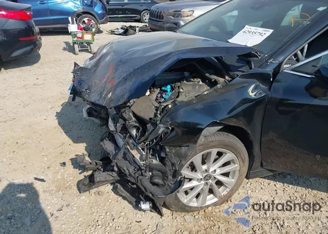 2021 Toyota Camry Le z USA, uszkodzony, nr VIN 4T1C11AK0MU549000